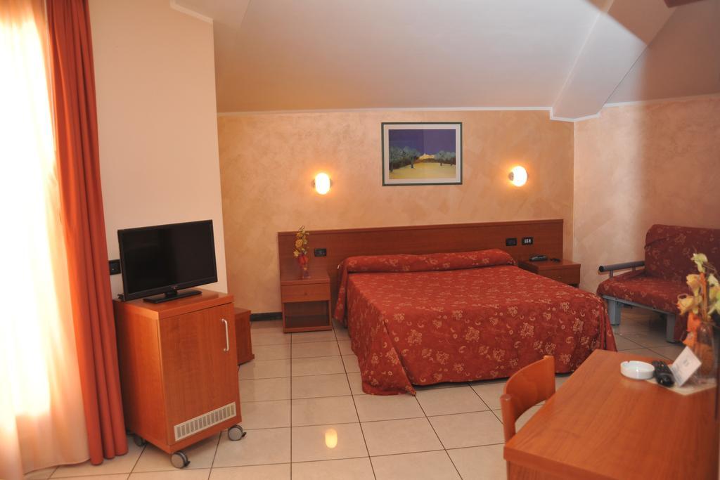 Hotel Stazione ลีวอร์โน ภายนอก รูปภาพ
