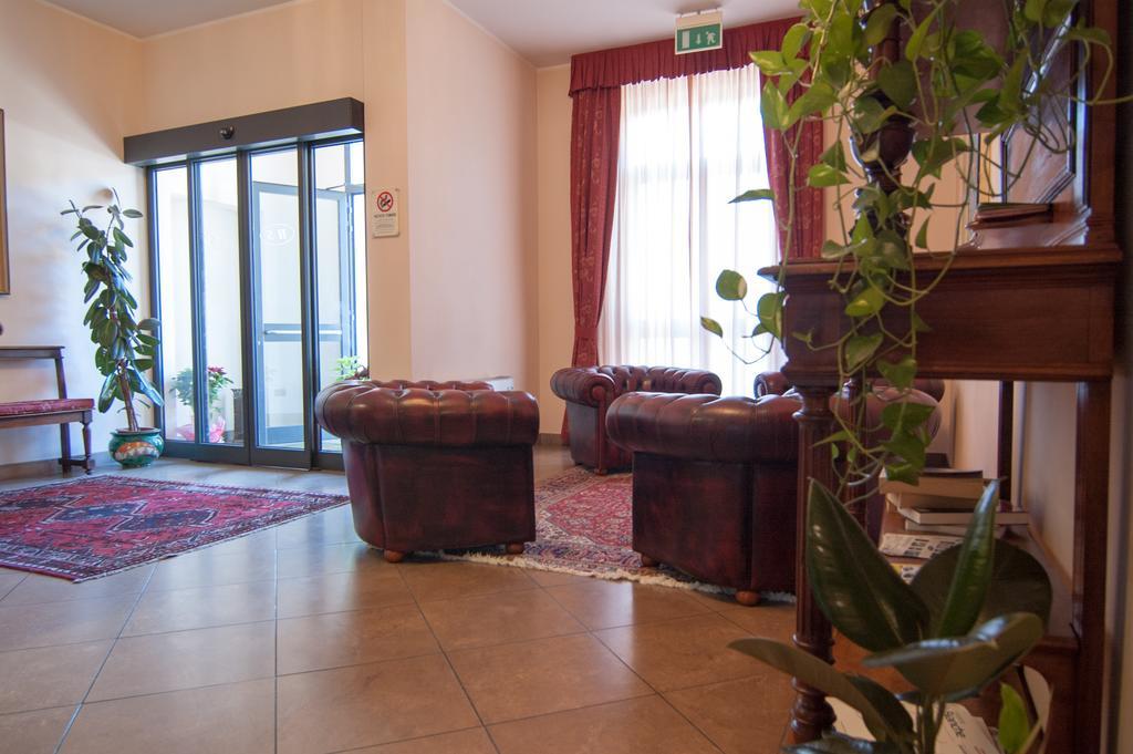 Hotel Stazione ลีวอร์โน ภายนอก รูปภาพ
