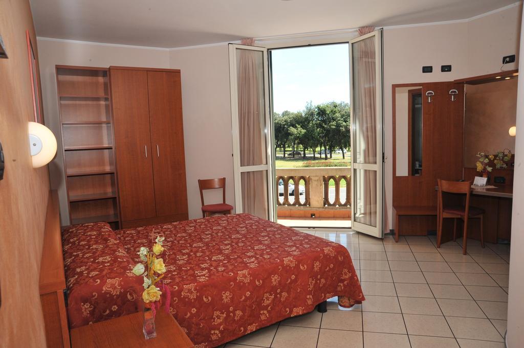 Hotel Stazione ลีวอร์โน ห้อง รูปภาพ