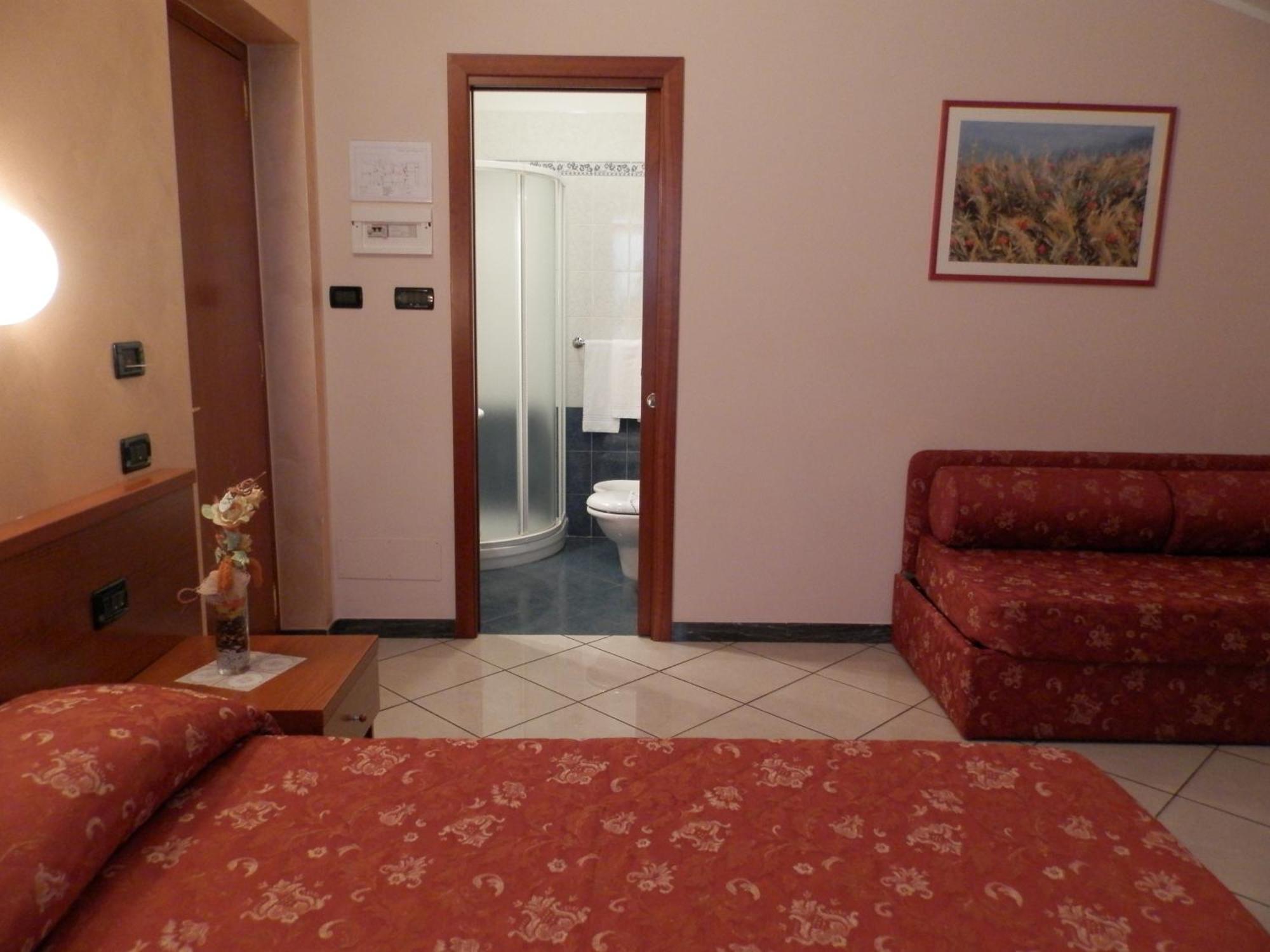 Hotel Stazione ลีวอร์โน ภายนอก รูปภาพ