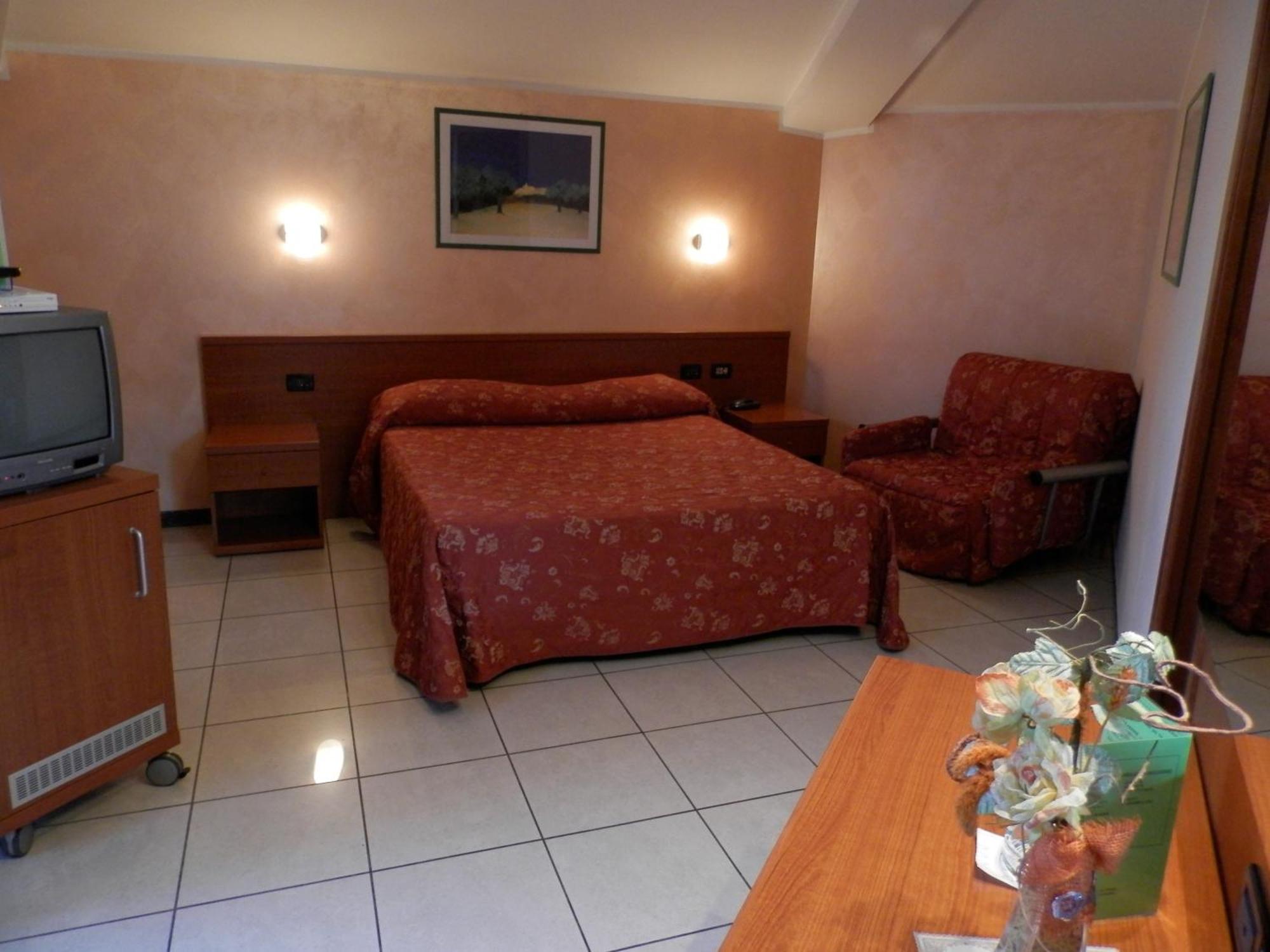 Hotel Stazione ลีวอร์โน ภายนอก รูปภาพ