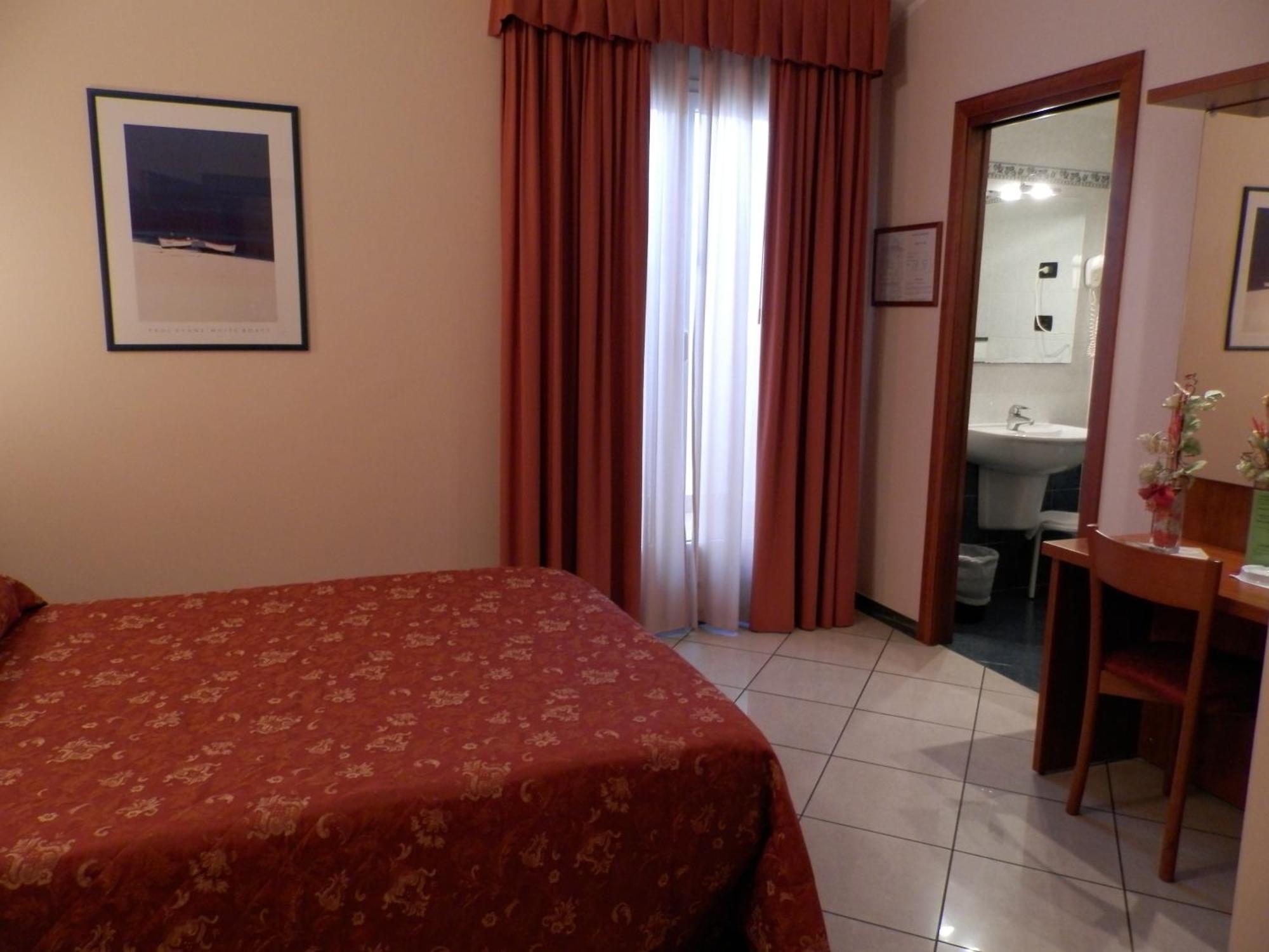 Hotel Stazione ลีวอร์โน ภายนอก รูปภาพ