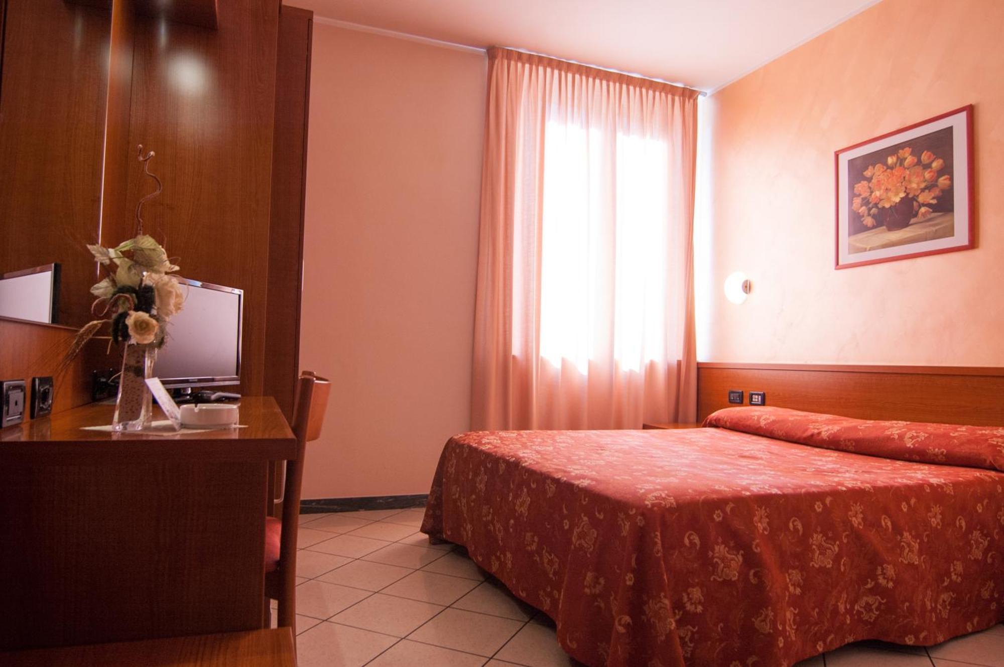 Hotel Stazione ลีวอร์โน ห้อง รูปภาพ