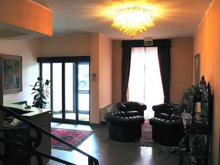 Hotel Stazione ลีวอร์โน ภายนอก รูปภาพ