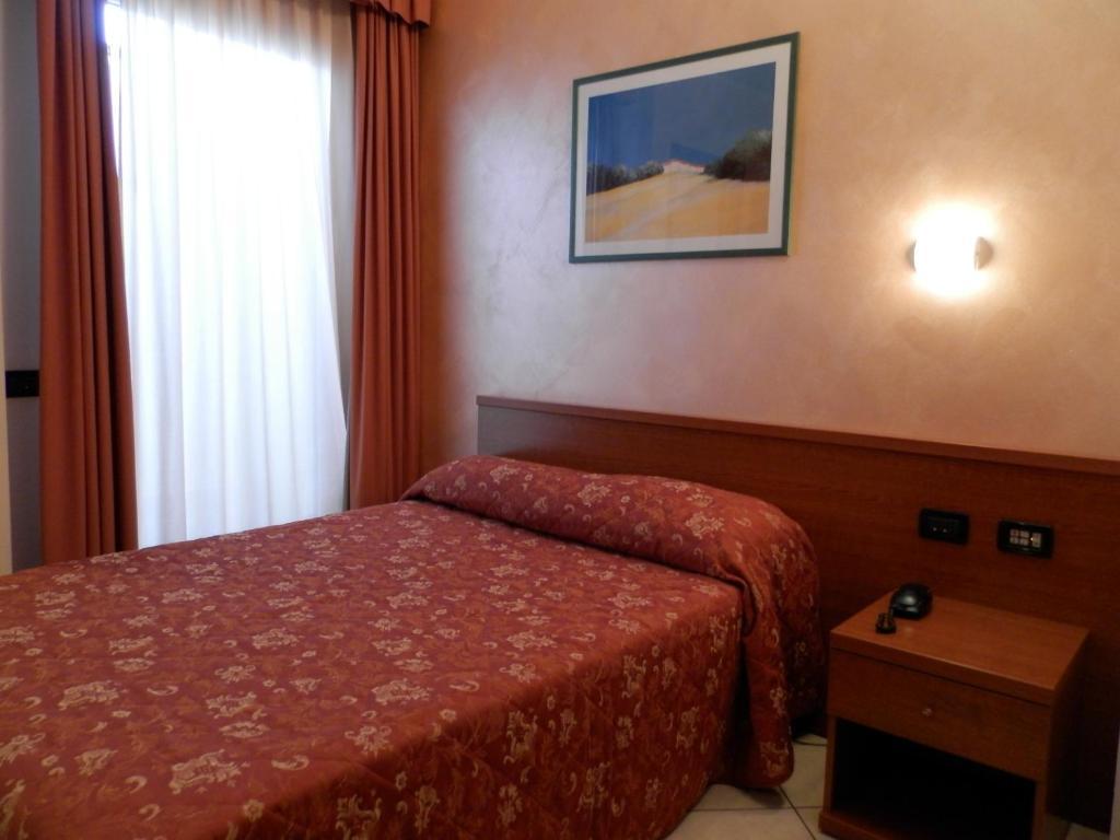 Hotel Stazione ลีวอร์โน ห้อง รูปภาพ