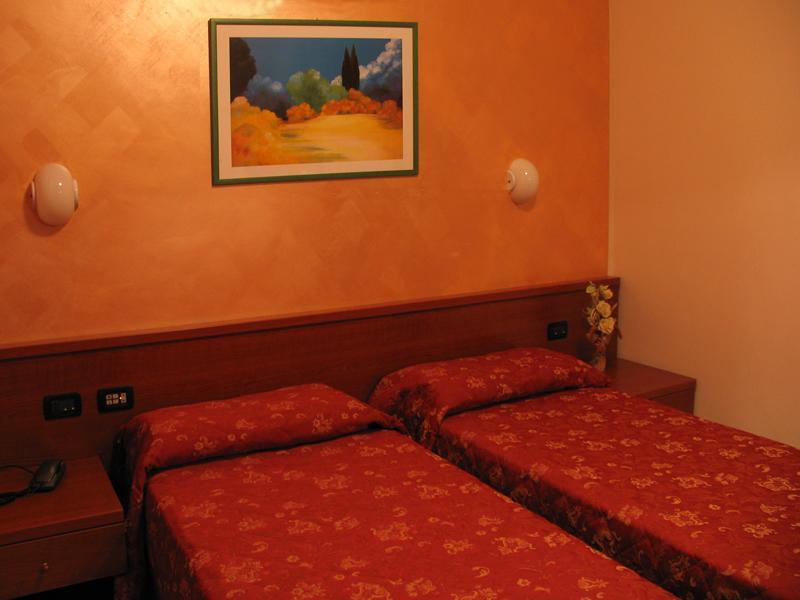 Hotel Stazione ลีวอร์โน ภายนอก รูปภาพ