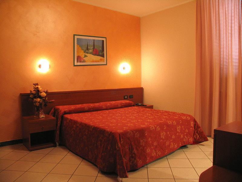 Hotel Stazione ลีวอร์โน ภายนอก รูปภาพ