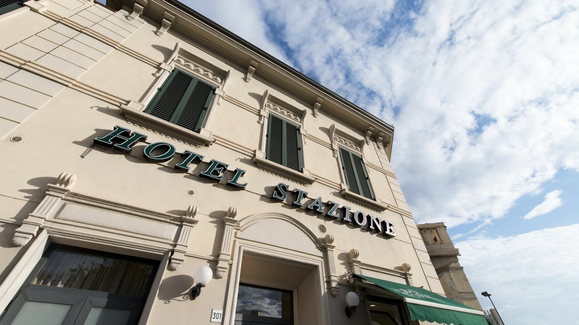 Hotel Stazione ลีวอร์โน ภายนอก รูปภาพ